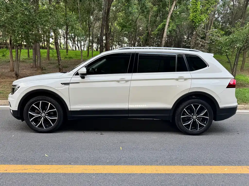 Volkswagen Tiguan L — фото 2