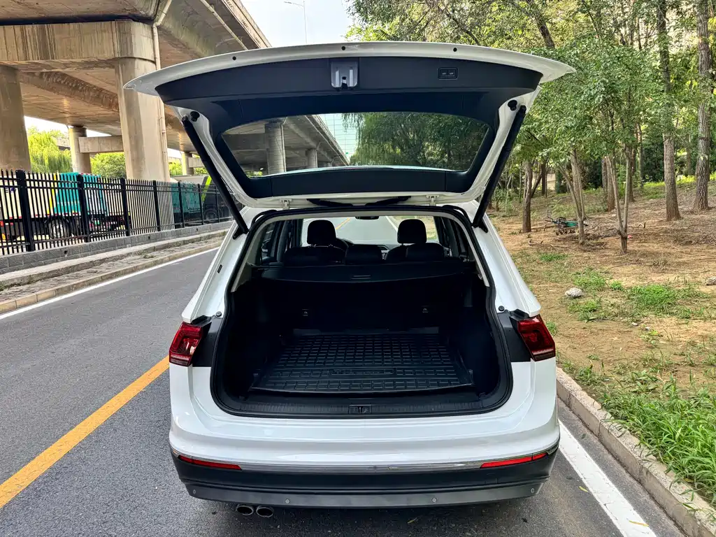 Volkswagen Tiguan L — фото 15