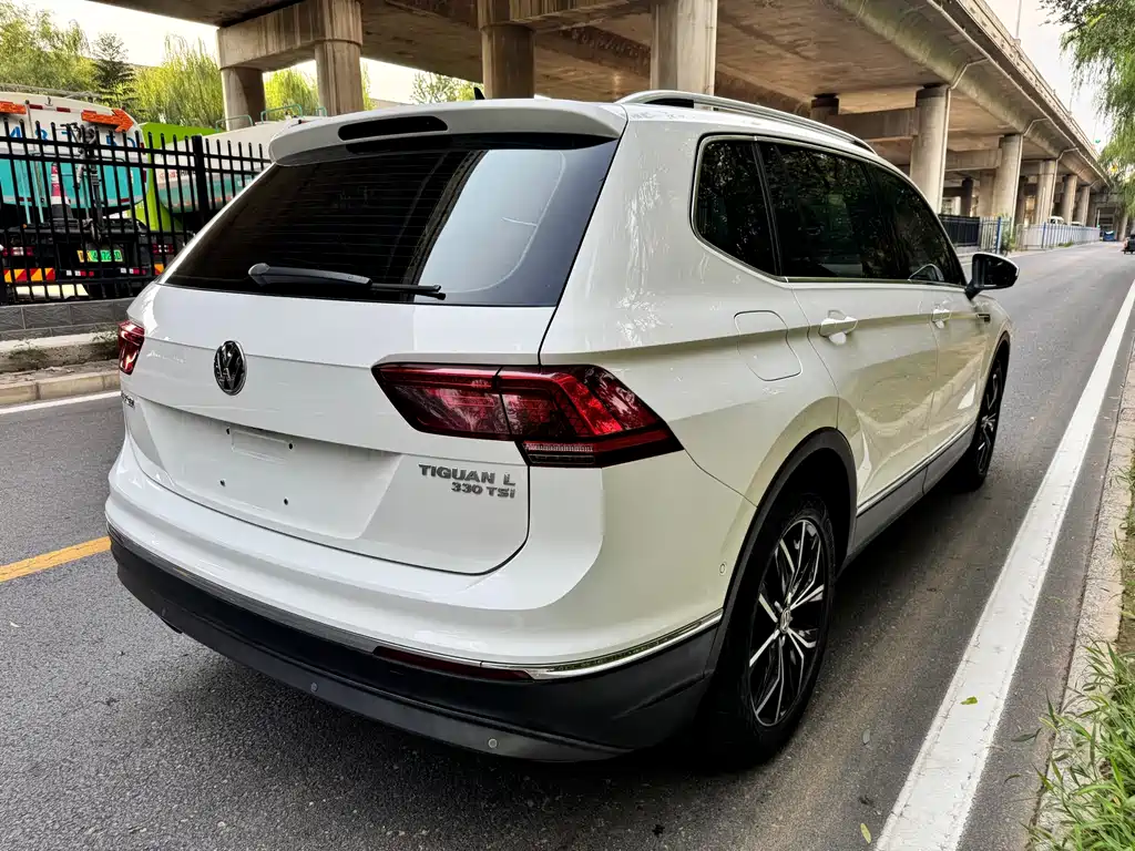 Volkswagen Tiguan L — фото 16