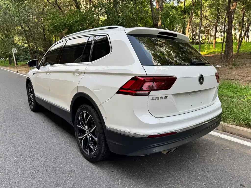 Volkswagen Tiguan L — фото 17