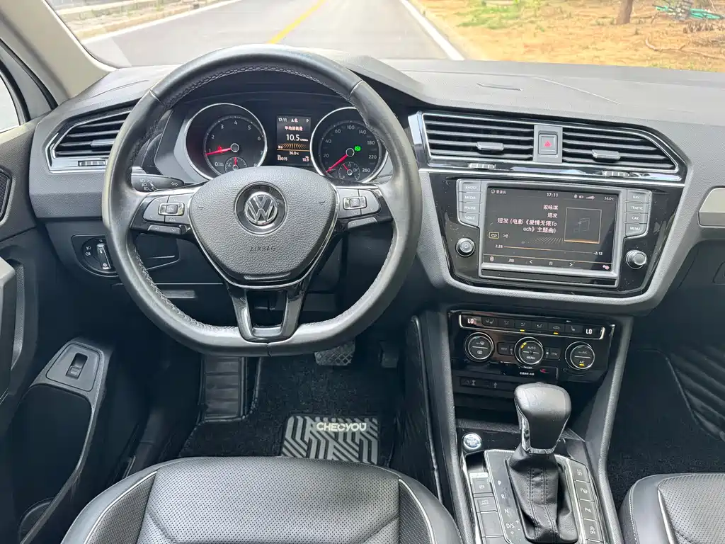 Volkswagen Tiguan L — фото 8