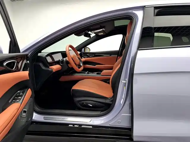 BYD Seal — фото 8