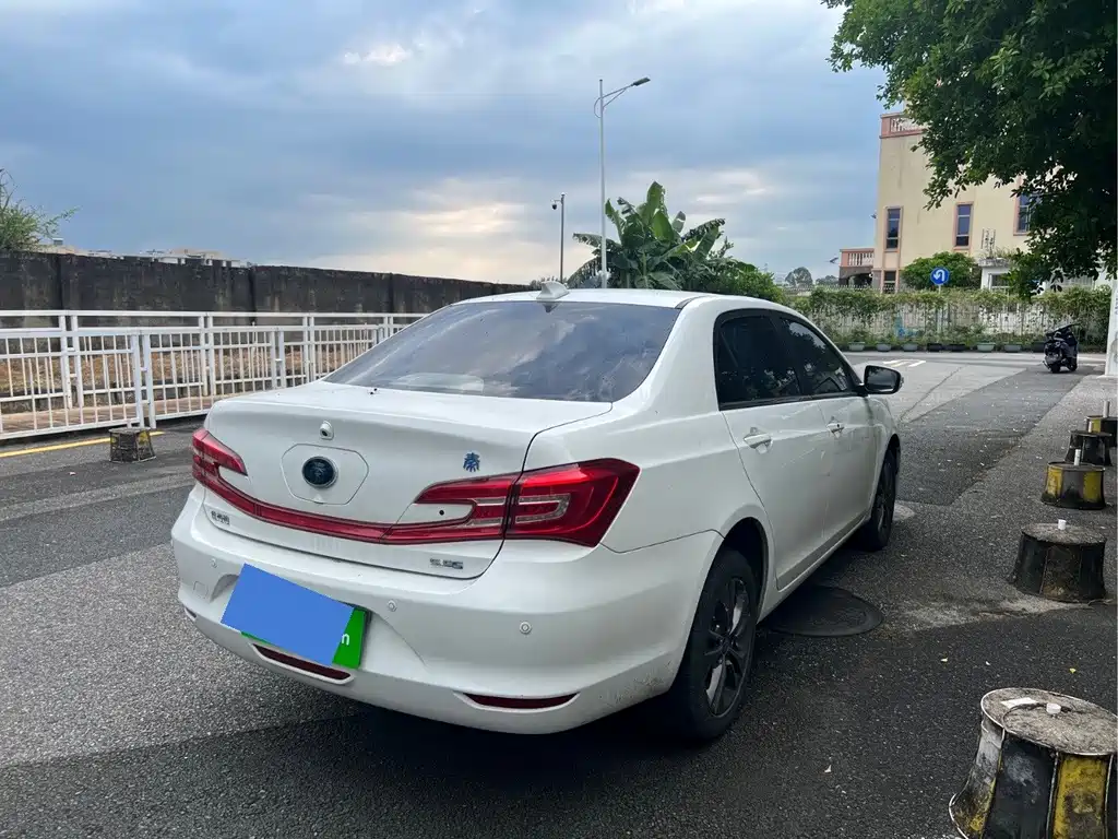 BYD Qin NEV — фото 4