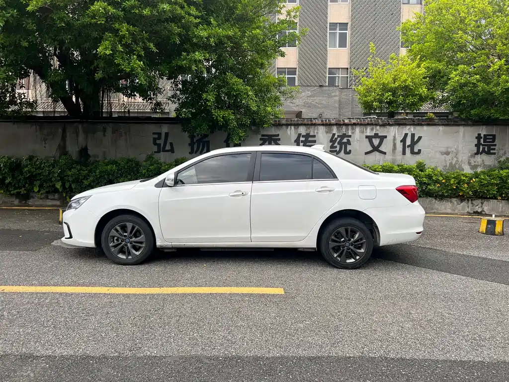 BYD Qin NEV — фото 7