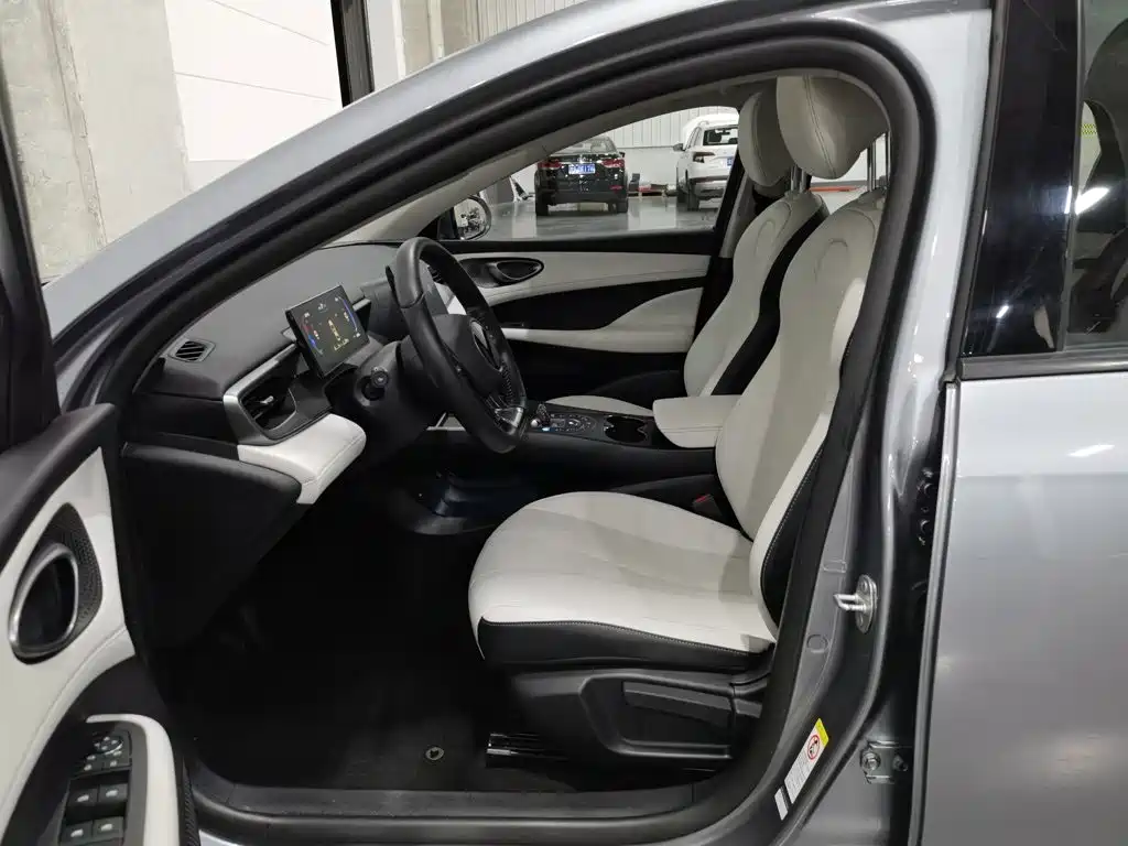 BYD Seal 05 DM-i — фото 10