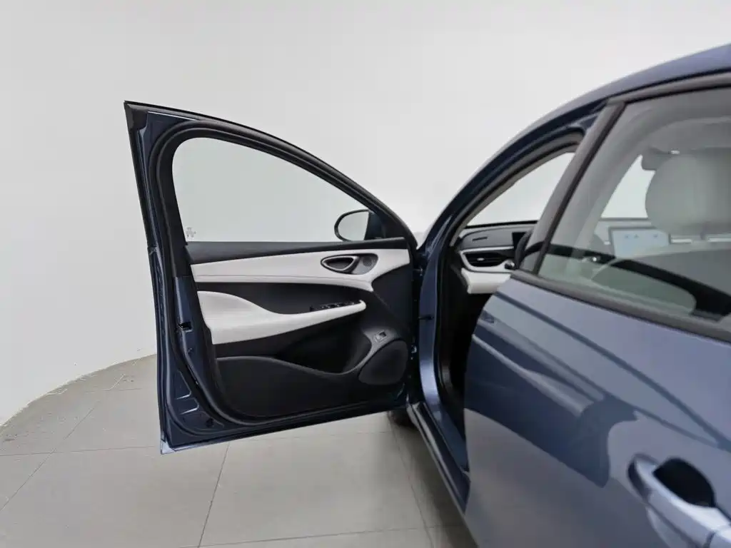 BYD Seal 05 DM-i — фото 8