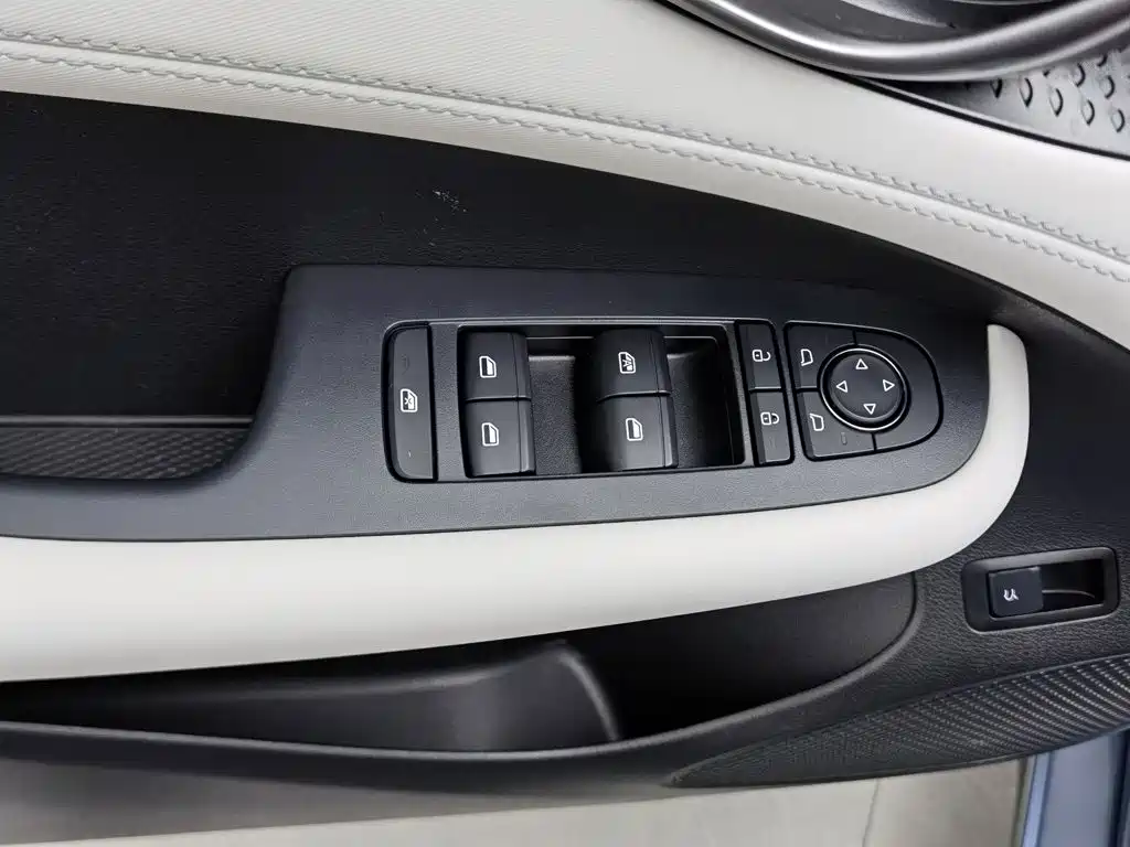 BYD Seal 05 DM-i — фото 9