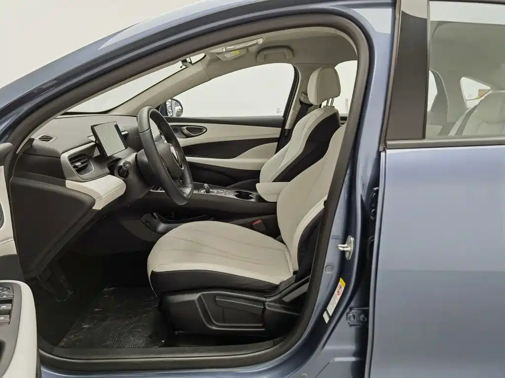 BYD Seal 05 DM-i — фото 10