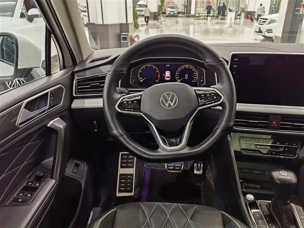 Volkswagen Tiguan L — фото 13