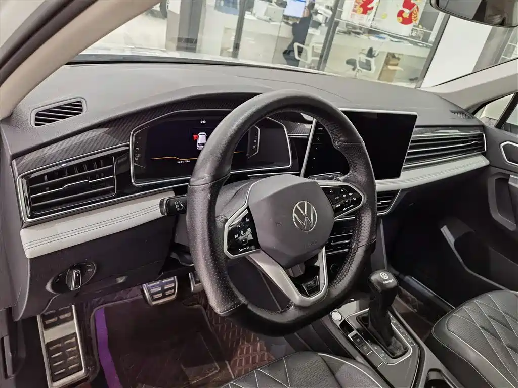 Volkswagen Tiguan L — фото 9
