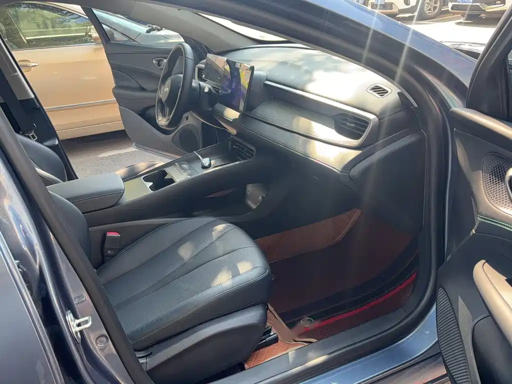 BYD Seal 05 DM-i — фото 18