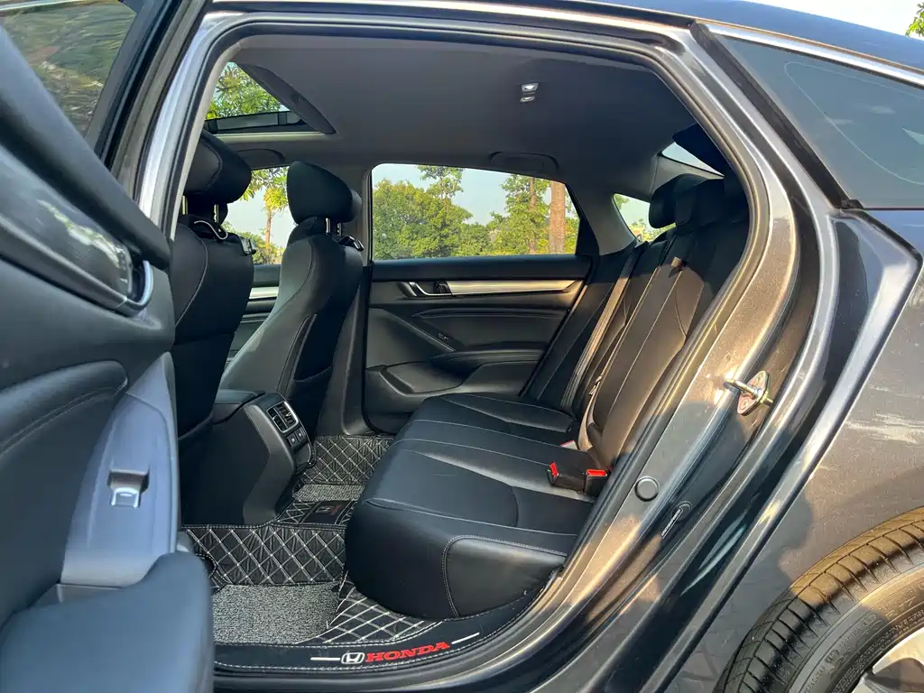 Honda Accord — фото 6