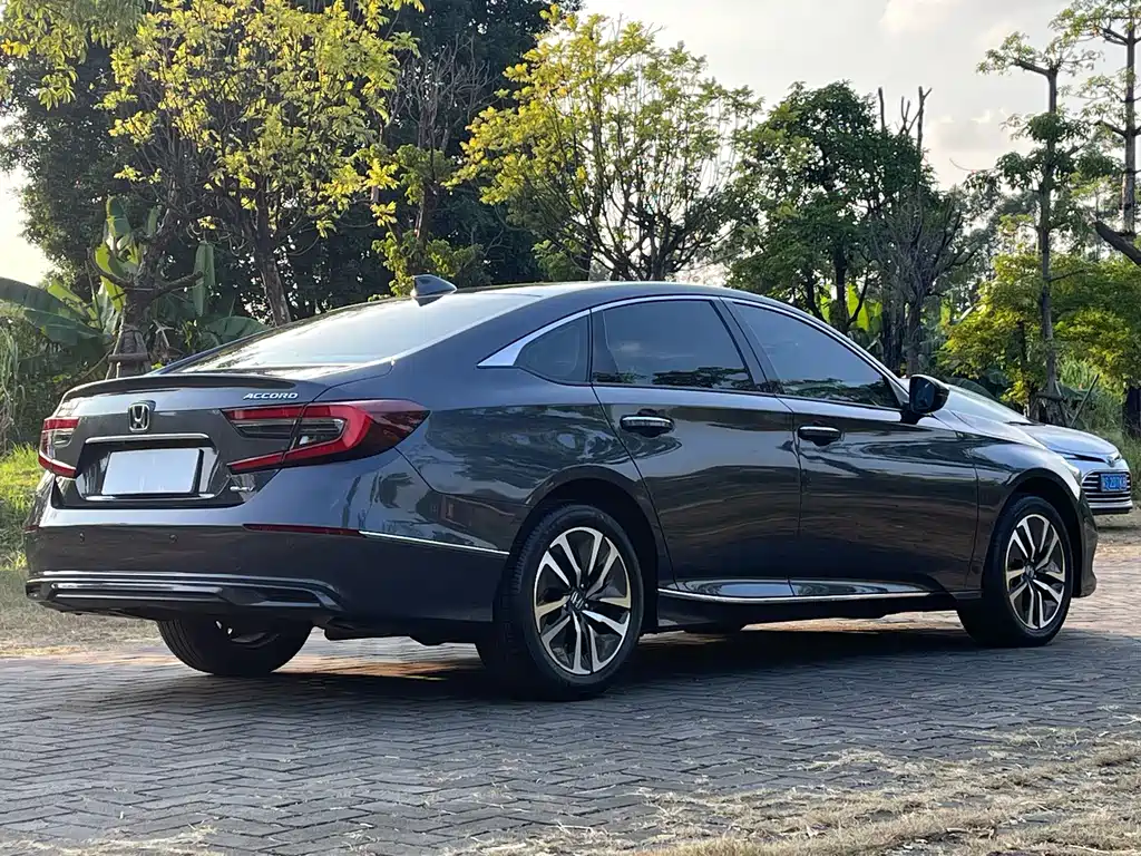 Honda Accord — фото 9
