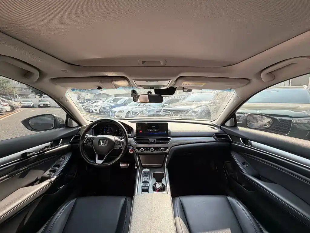 Honda Accord — фото 8