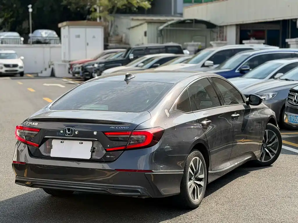 Honda Accord — фото 9