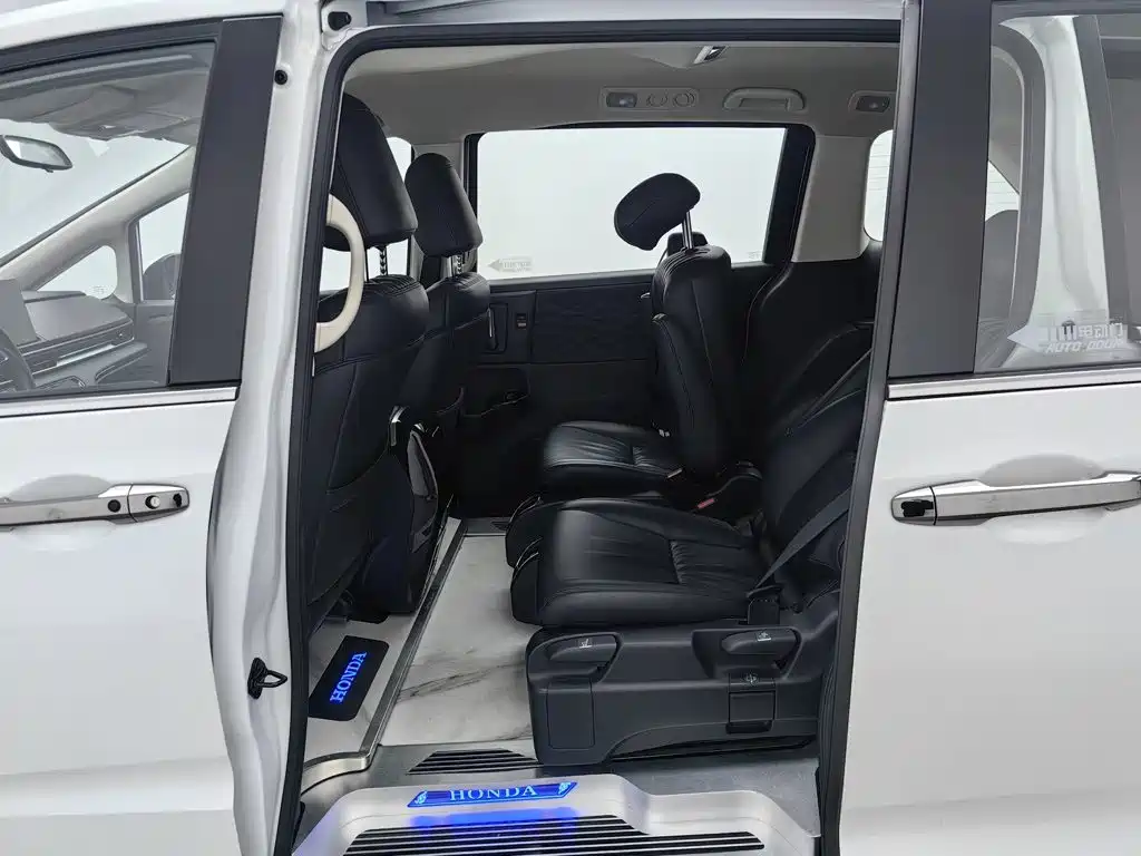 Honda Odyssey — фото 15
