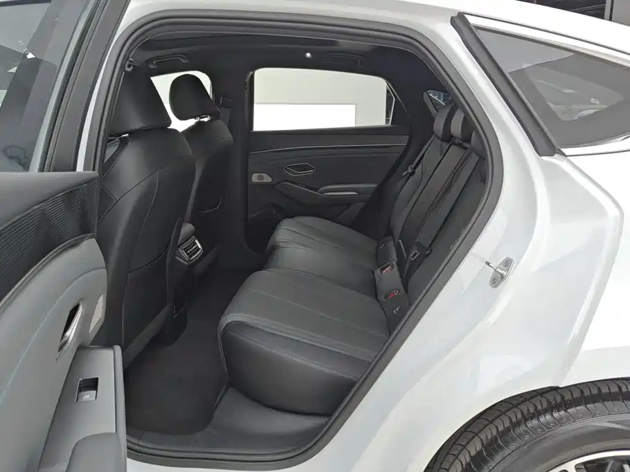BYD Qin L — фото 11