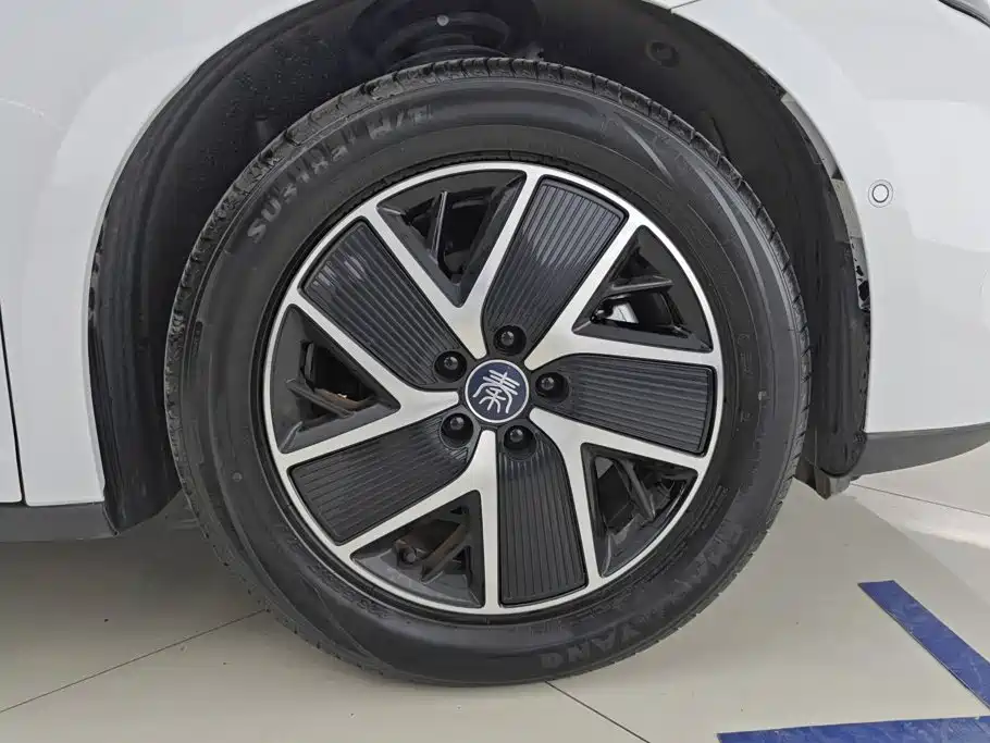 BYD Qin L — фото 6