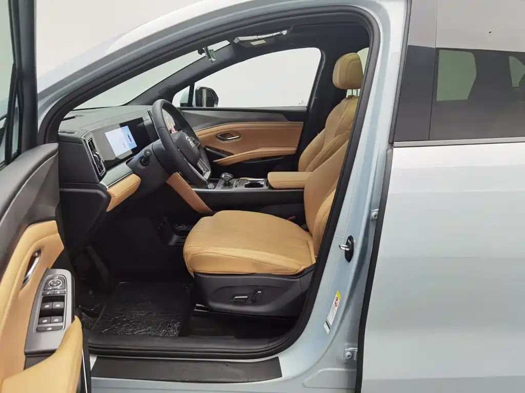 BYD L DM-i — фото 10