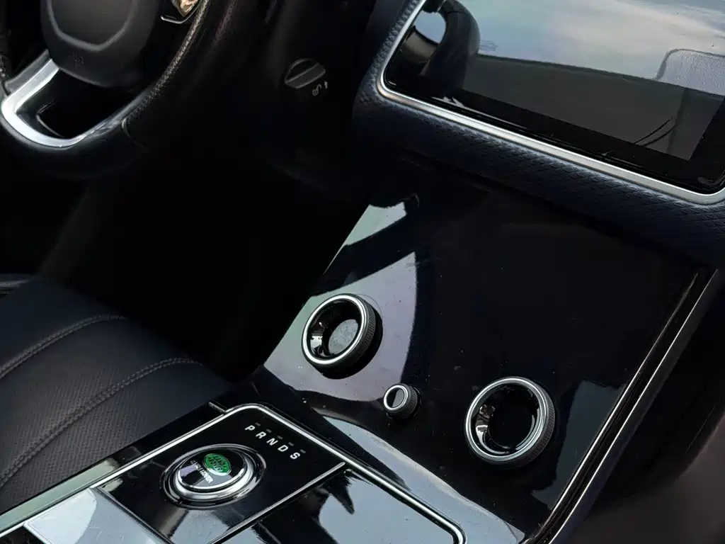 Land Rover Velar — фото 15