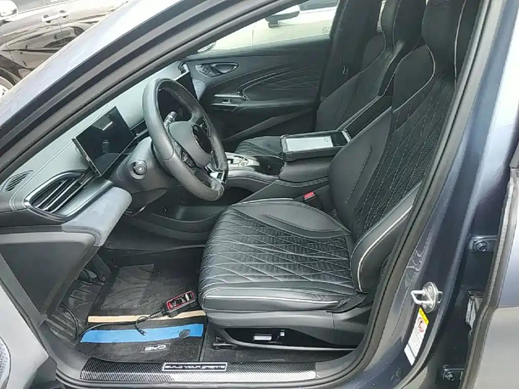 BYD Seal — фото 15