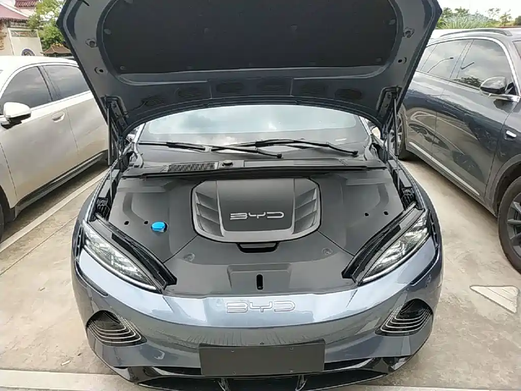BYD Seal — фото 20