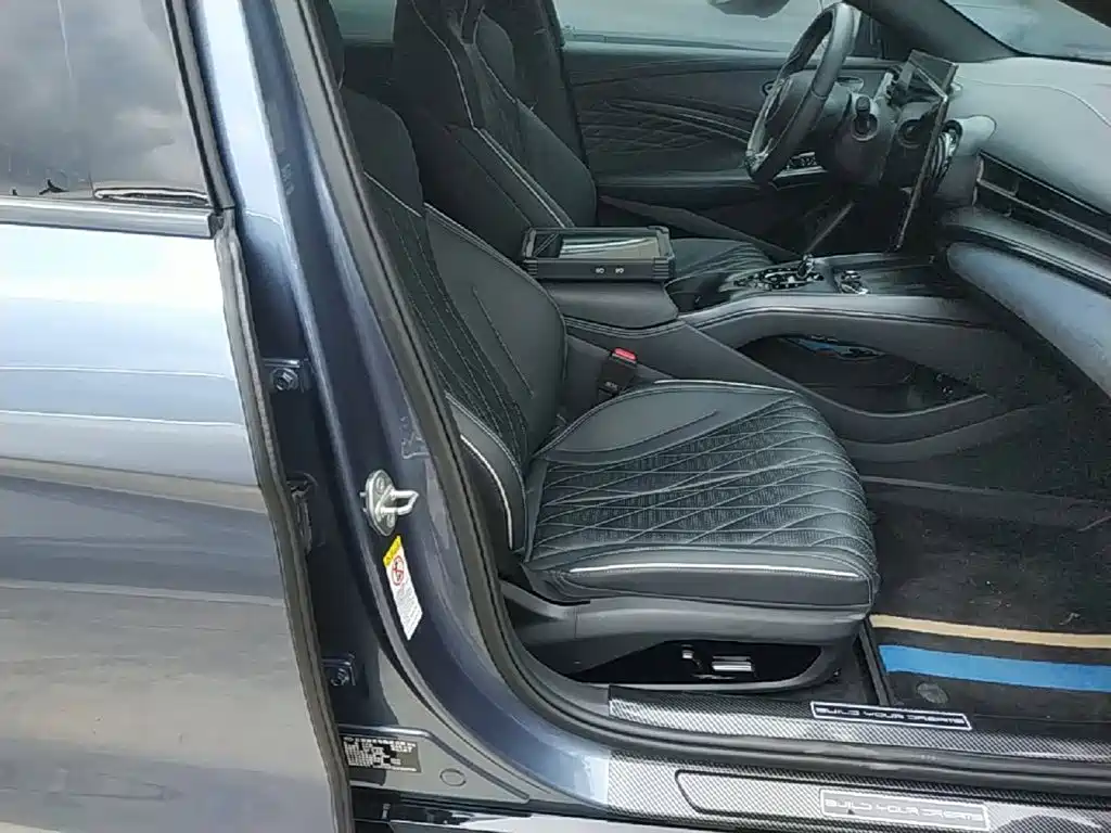 BYD Seal — фото 25