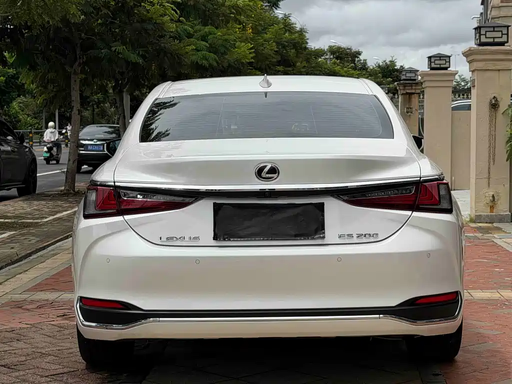 Lexus ES — фото 8