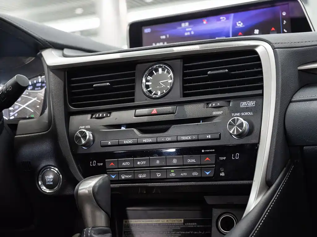 Lexus RX — фото 17