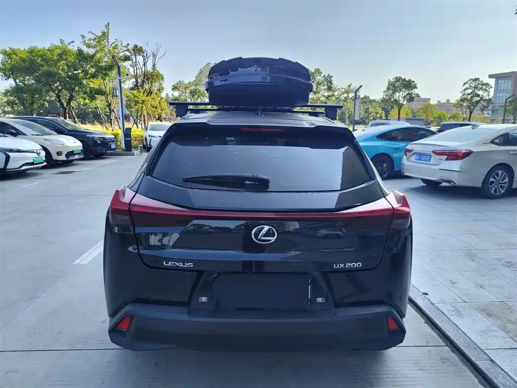 Lexus UX — фото 8