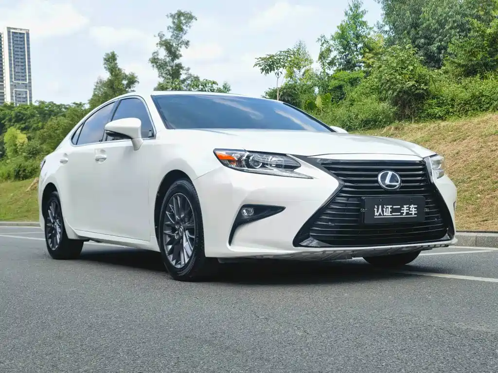 Lexus ES — фото 3