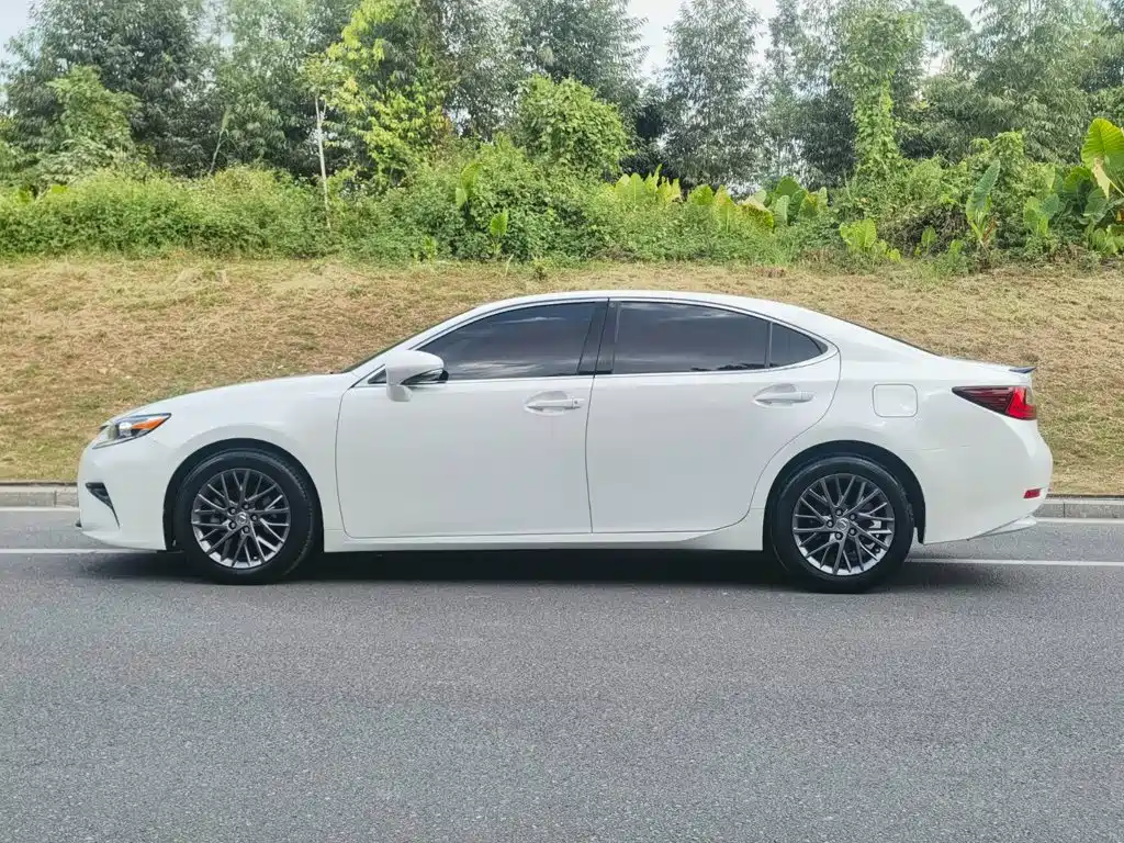 Lexus ES — фото 4
