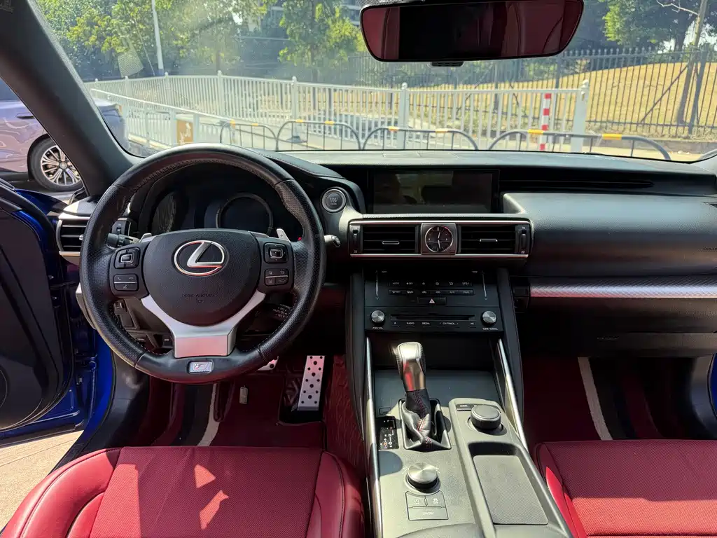 Lexus IS — фото 18