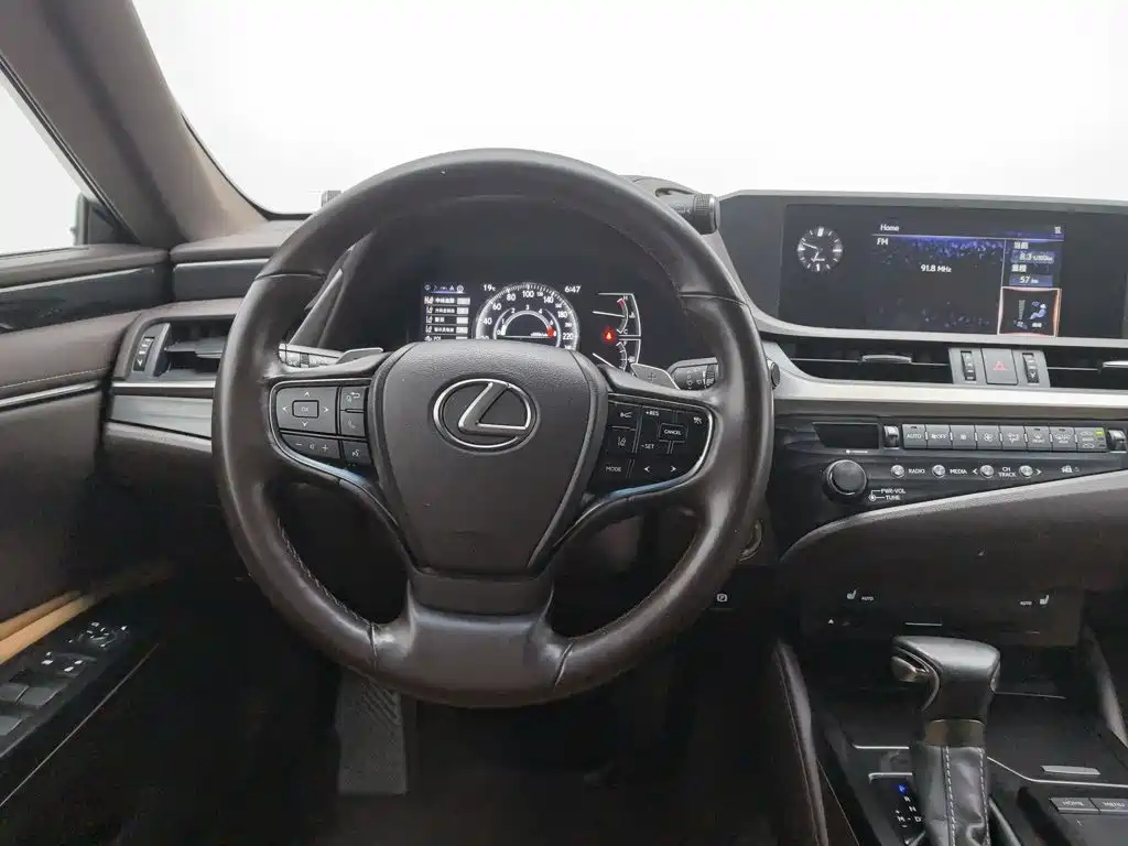Lexus ES — фото 11