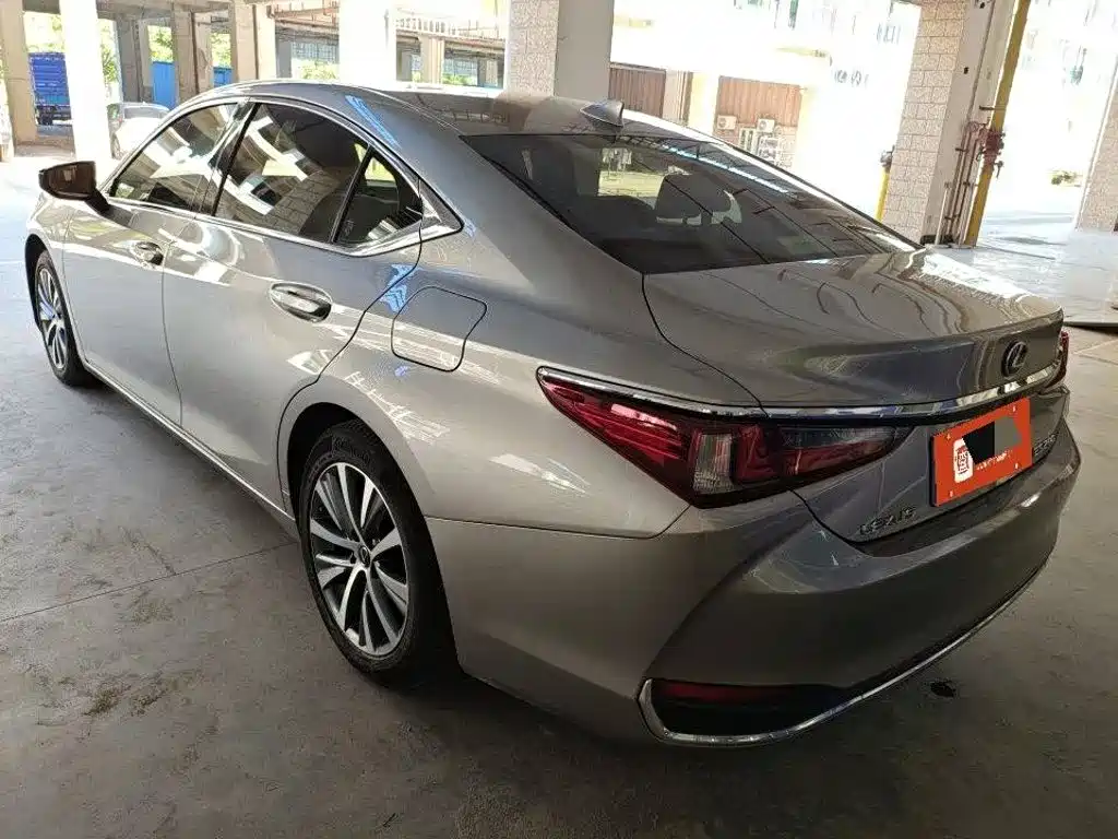 Lexus ES — фото 4