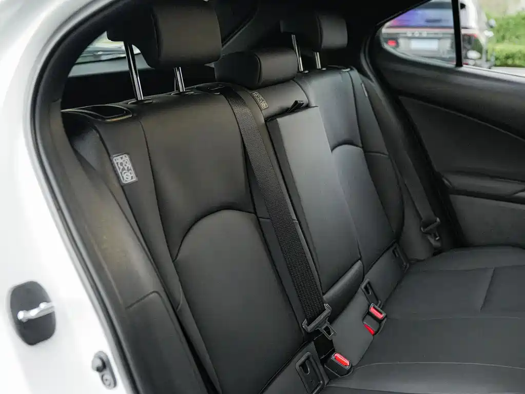 Lexus UX — фото 15