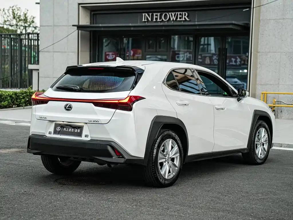 Lexus UX — фото 4