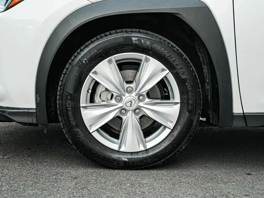Lexus UX — фото 8