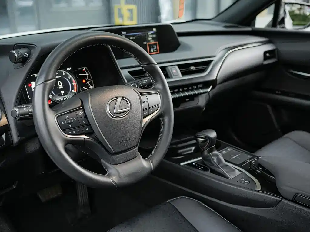 Lexus UX — фото 9