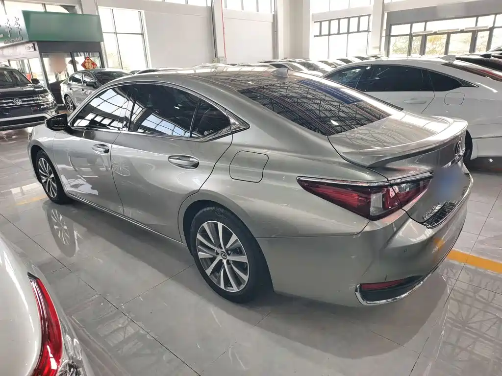 Lexus ES — фото 6