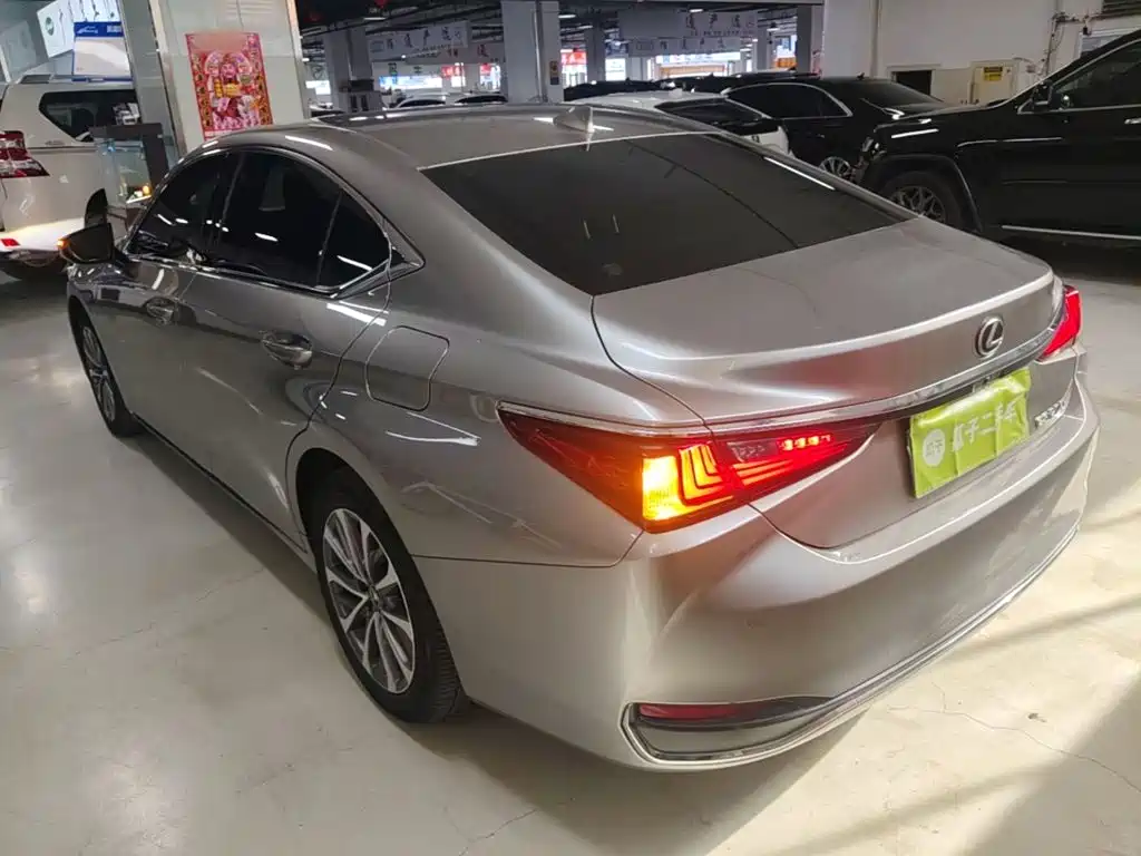 Lexus ES — фото 4