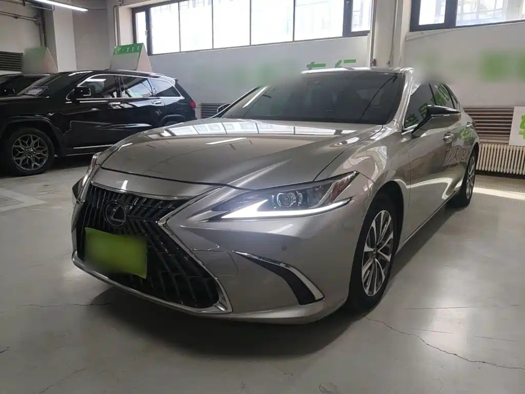 Lexus ES — фото 1