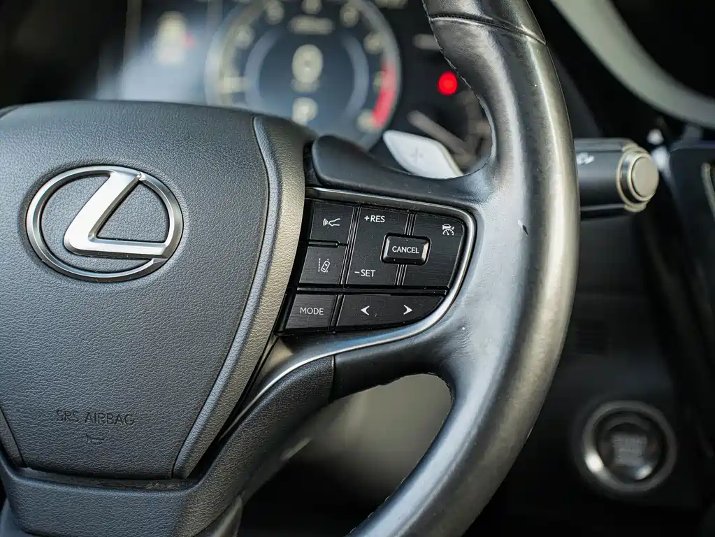 Lexus ES — фото 18