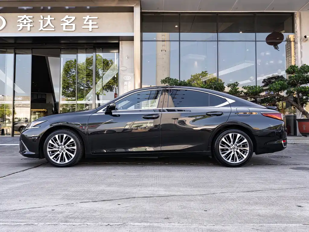 Lexus ES — фото 4
