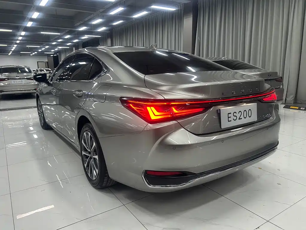 Lexus ES — фото 11