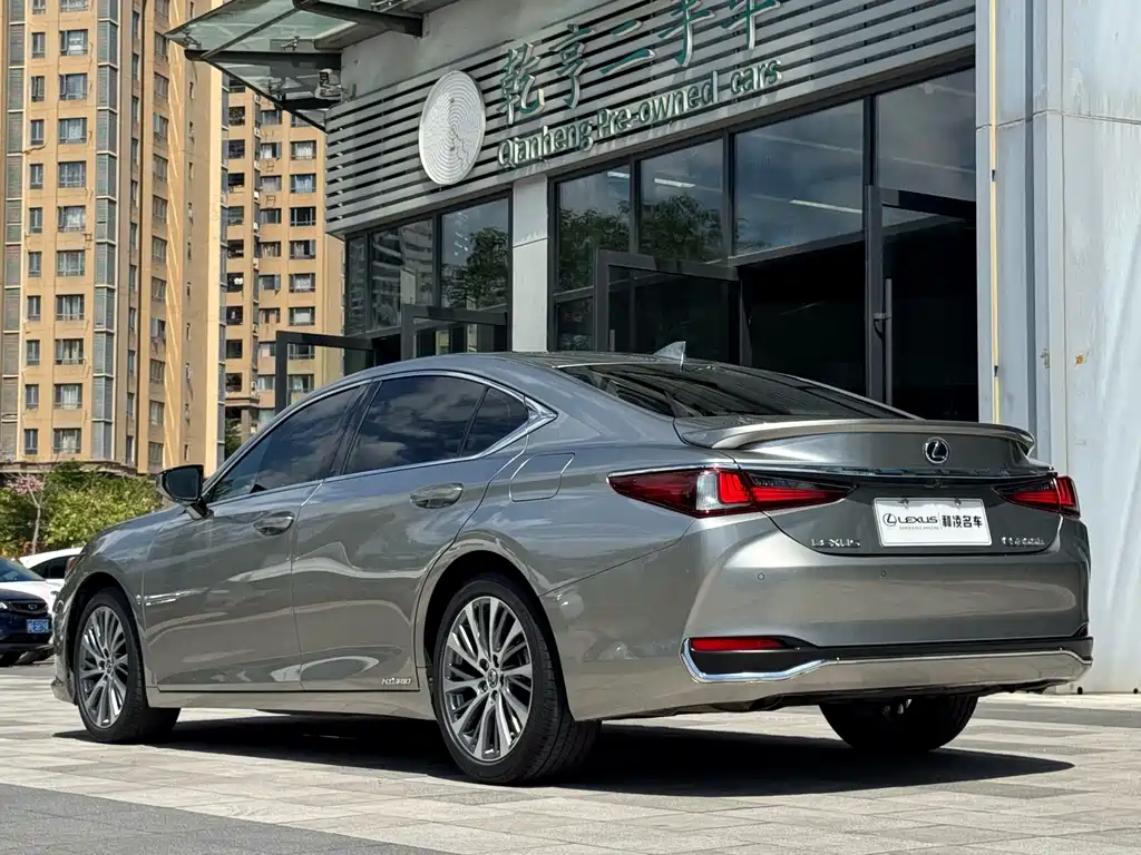 Lexus ES — фото 4
