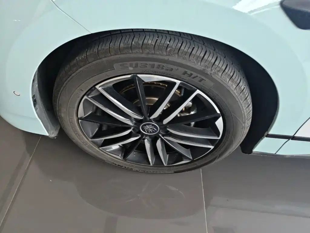 BYD Qin L — фото 23