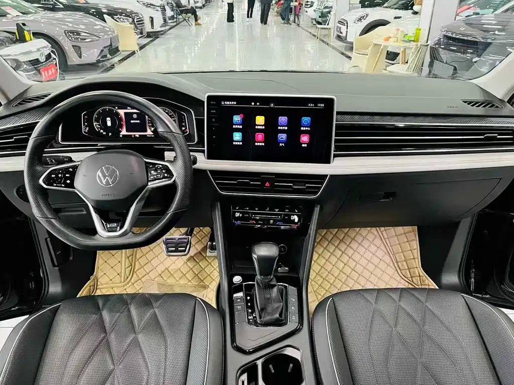 Volkswagen Tiguan L — фото 8