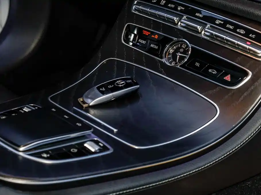Mercedes-Benz E-Class (Import) — фото 28