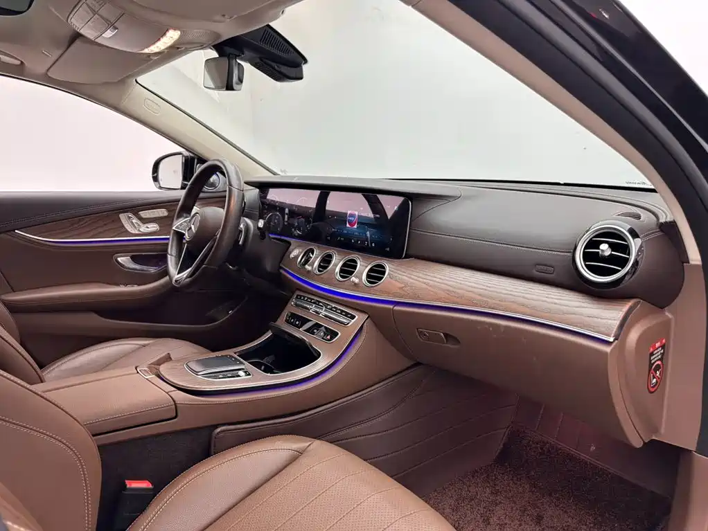 Mercedes-Benz E-Class — фото 11